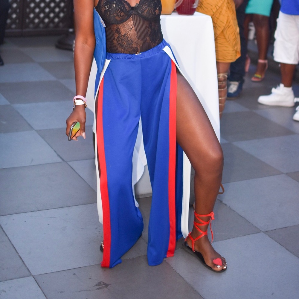 Split sides sweat pants